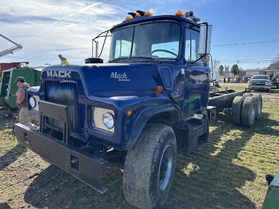 1987 Mack Model DM685S Econodyne Tandem Axle Cab And Chassis Truck