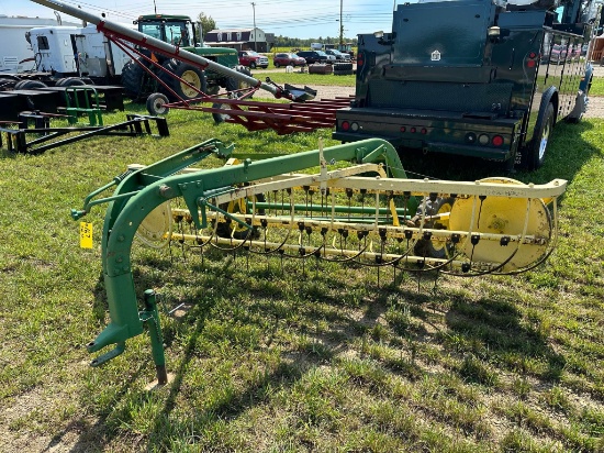John Deere 660 Hay Rake