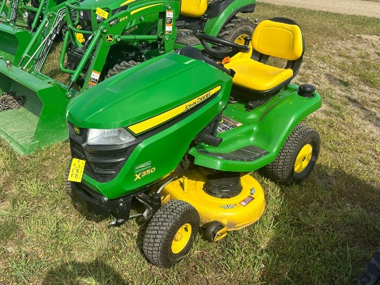 2017 John Deere X350 Lawn Tractor With Only 252 Hours