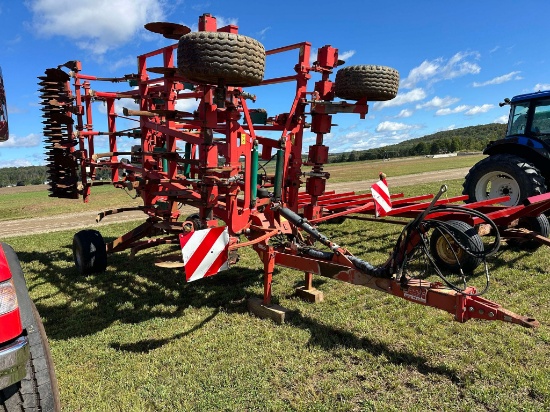 Kverneland 16’ CTC Pull Type Soil Finisher