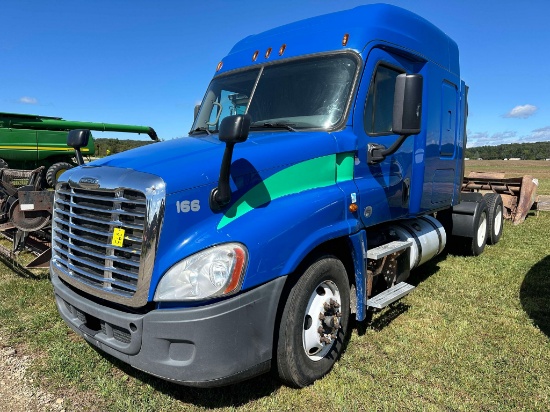 2016 Freightliner Cascadia Sleeper Truck