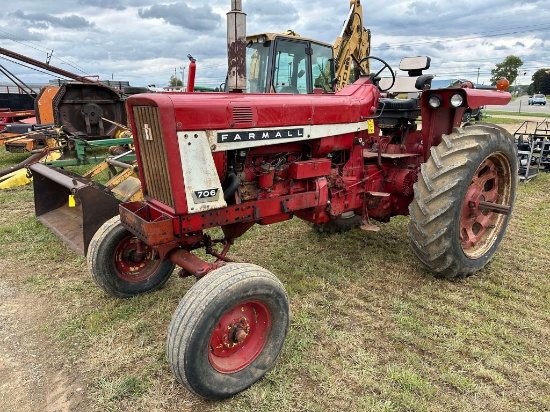 International 706 Gas Tractor