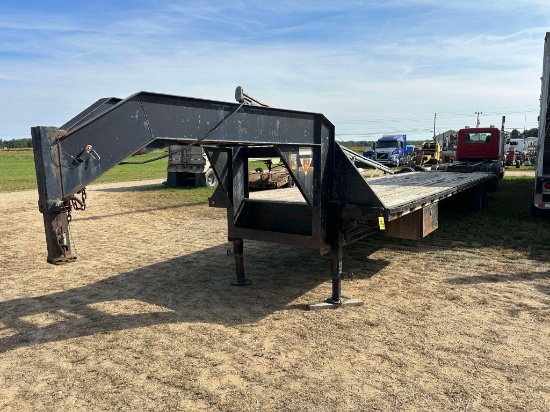 1999 PJ 40’ Tandem Axle Dual Wheel Beavertail Trailer
