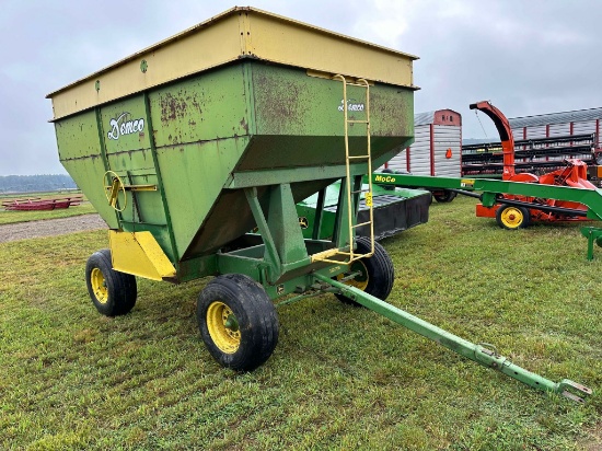 Demco Model GF-250 Gravity Box With John Deere 1075 Ten Ton Gear