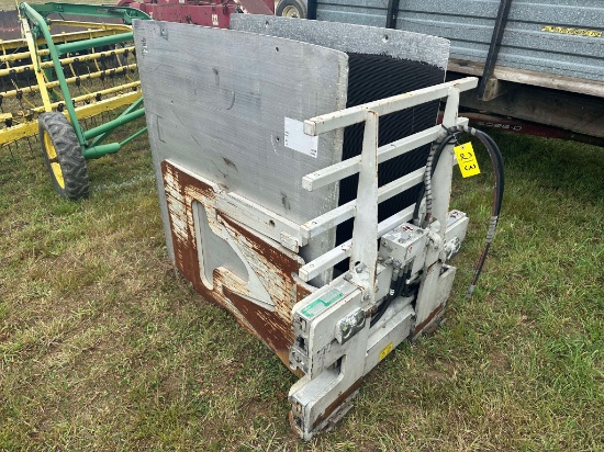 Cascade Forklift Mount Grape Box Mover With Hydraulic Sideshift
