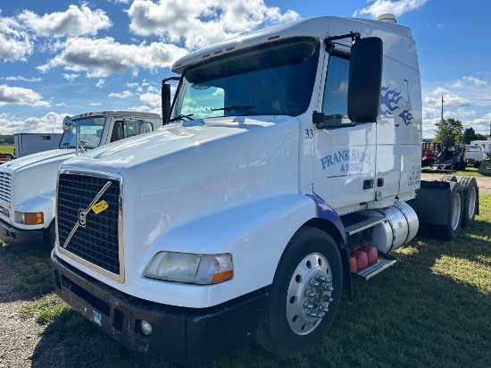 2006 Volvo Tandem Axle Sleeper Truck