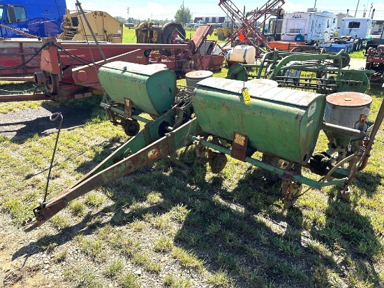 John Deere 495A  4X38 Planter, Dry Fertilizer