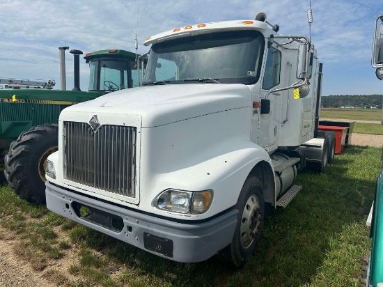 2003 International 9200I Tandem Axle Sleeper Road Tractor