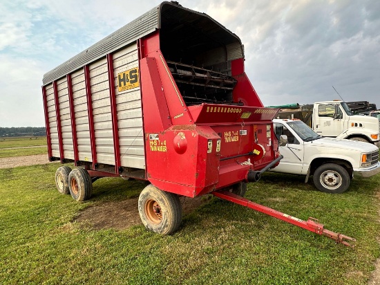 H&S 7+4 Twin Auger Forage Box With Roof