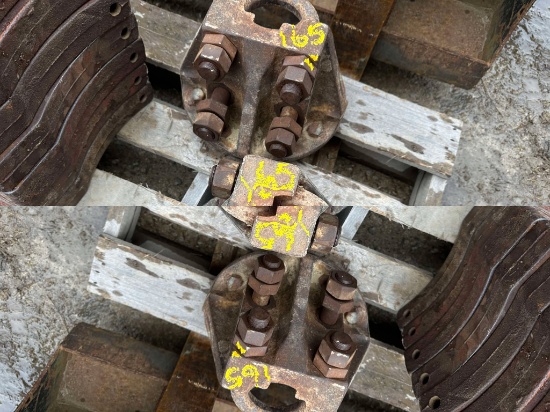 (2) 9 Bolt Axle Hubs Off IH 986 Tractor
