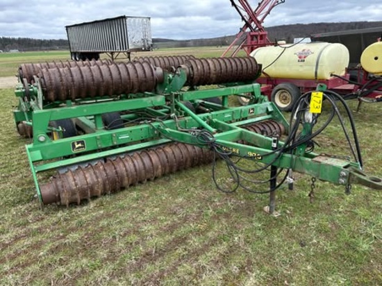 John Deere 970  21’ Cultimulcher