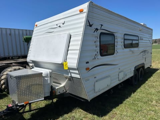 2005 Northwood Nash 22’ Tandem Axle Camper Trailer