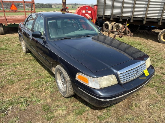 2002 Ford Crown Victoria Sedan