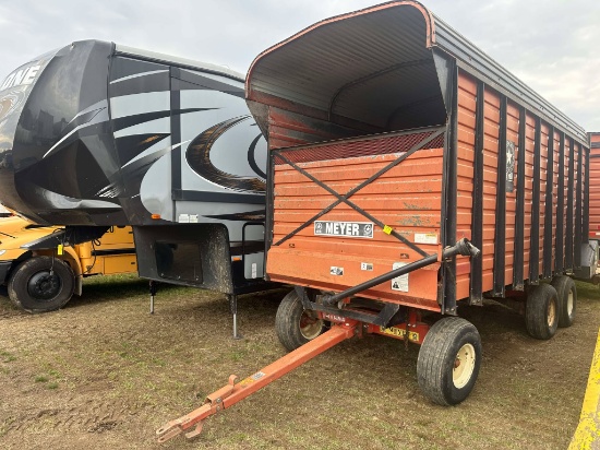 Meyer 18’ Rear Unload Forage Box