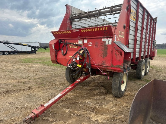 H&S 18’ Front & Rear Unload Twin Auger Forage Box