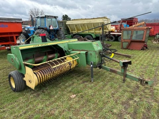 John Deere 336 Baler