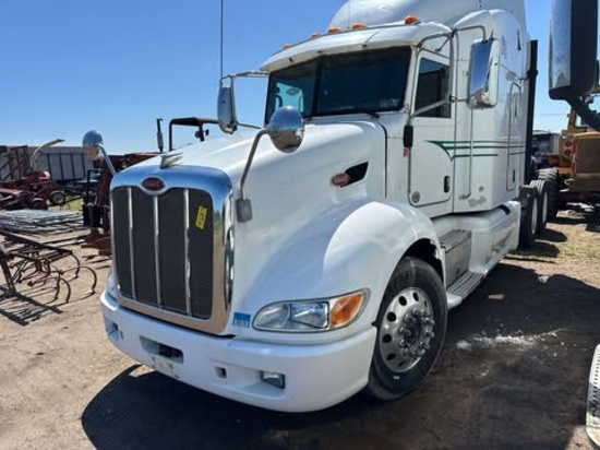 2012 Peterbilt 386 Sleeper Truck