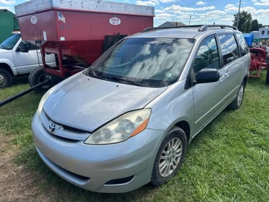 2010 Toyota Sienna LE All Wheel Drive Van
