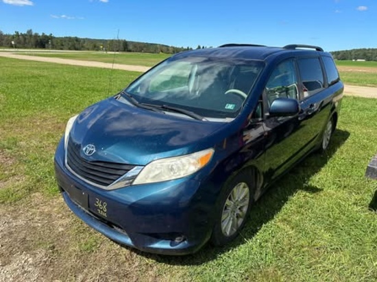 2013 Toyota Sienna LE All Wheel Drive Van