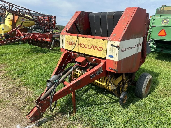 New Holland 630 Round Baler With Electric Double Twine Tie