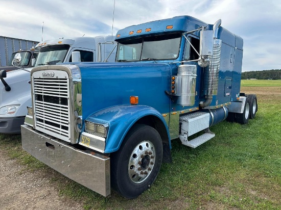 1999 Freightliner 132 Classic Non- ELD Tandem Axle Flat Roof Sleeper Road Tractor