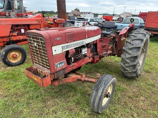International 544 Utility Tractor