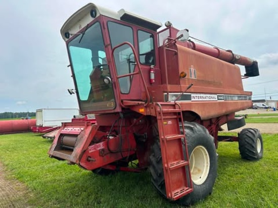 International 1440 2WD Combine