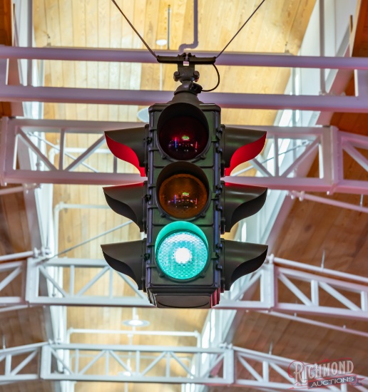 Outstanding Four-Way Highway Traffic Signal Street Light