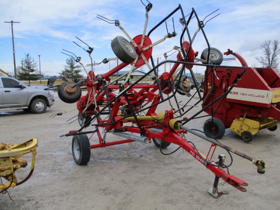12 - MF SIX BASKET TEDDER