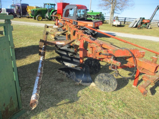 406 - IH SIX BOTTOM PLOW