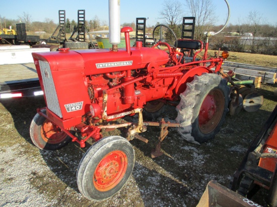 39 - IH 140 TRACTOR