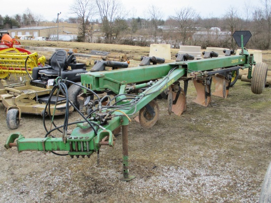 57 - JOHN DEERE 2810 5 BOTTOM PLOW