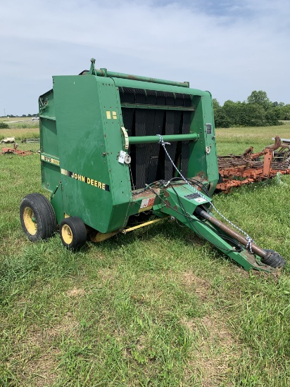 John Deere 375 Round Baler