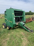 John Deere 375 Round Baler
