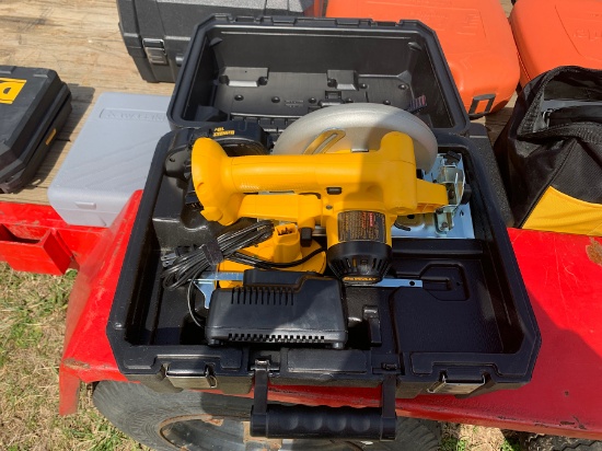 Dewalt Skill Saw w/ Battery & Charger