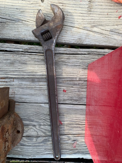 24" Crestology Adjustable Wrench