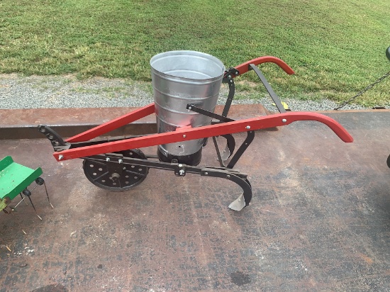 Fertilizer Distributor