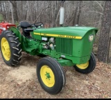 John Deere 820