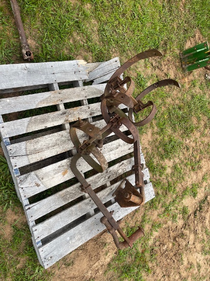 2 Cultivator Arms with Feet