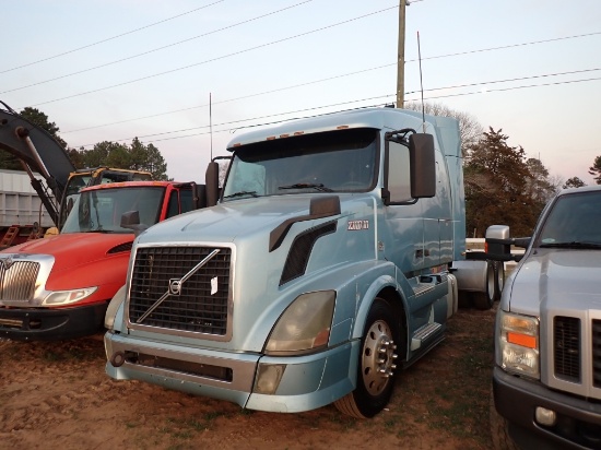 2013 Volvo Sleeper Road Tractor