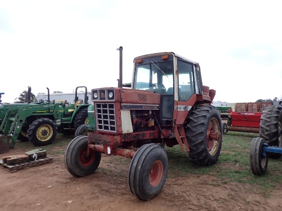 International 1086 Tractor