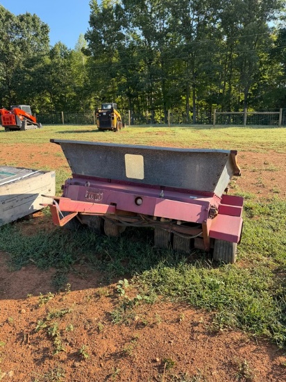 Toro 44 Top Dresser