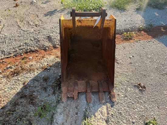 24" Backhoe Bucket
