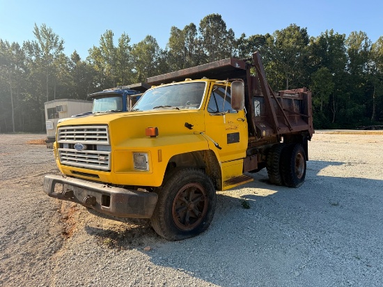 1987 Ford Dump Truck (Non Running)