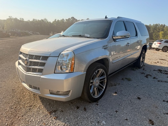 2013 Cadillac Escalade ESV (Title)