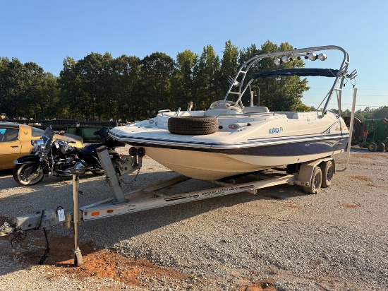 Hurrican 20' Deck Boat