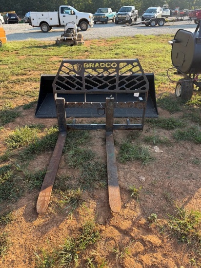 Global Hookup Pallet Forks
