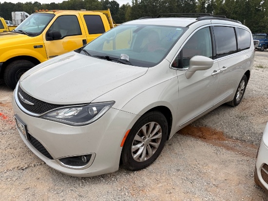 2017 Chrysler Pacifica (Title)
