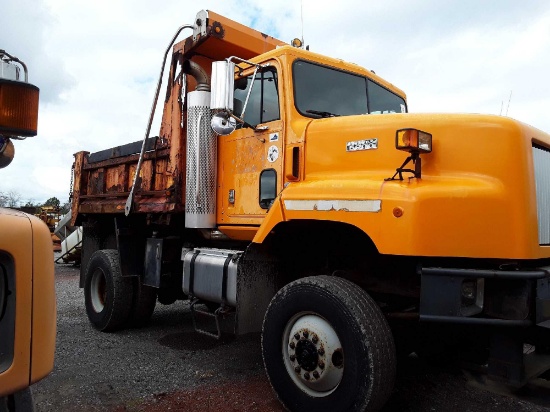 99 INTL 4800 Dump Truck