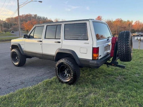 1996 JEEP CHEROKEE 4DR SE 4WD